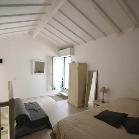 Duplex T2 Avec Balcon Et Terrasse, Les Pieds Dans L'eau, - Fr-1-420-126 Lejlighed *